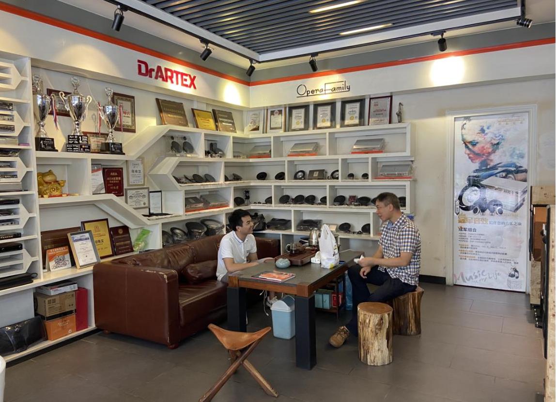 一個專業(yè)的汽車音響改裝店是怎樣的？