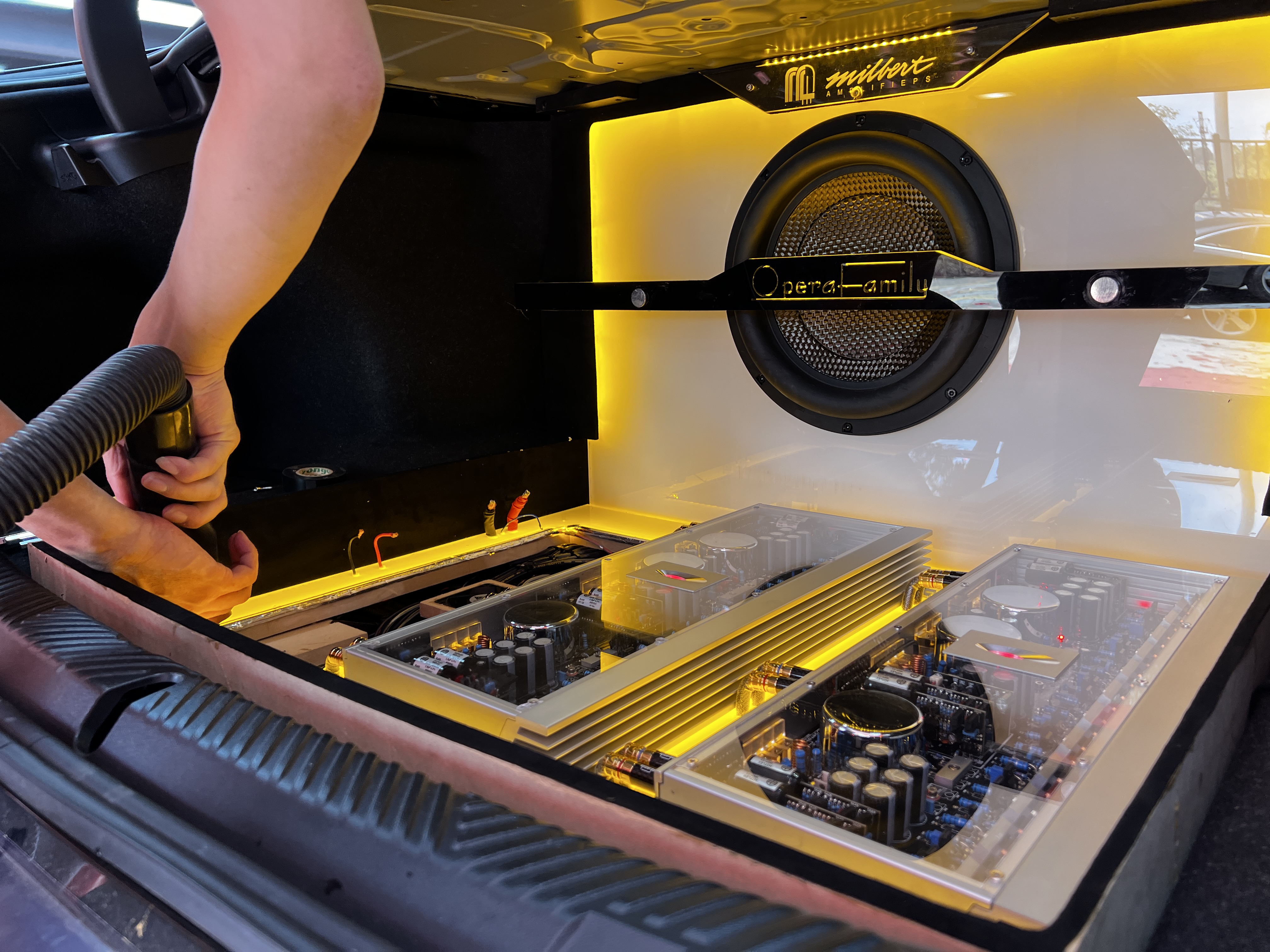 至上音樂全國巡回名師調(diào)音會-昆明站：寶馬530音響升級，感受震撼的聽覺盛宴！