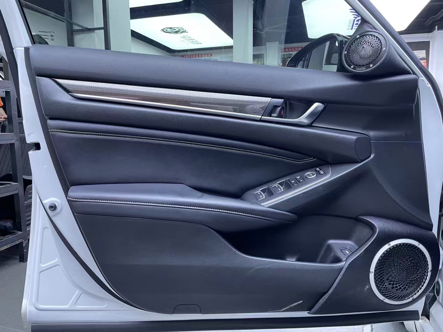 1724723799933327.jpg VS33 1.jpg